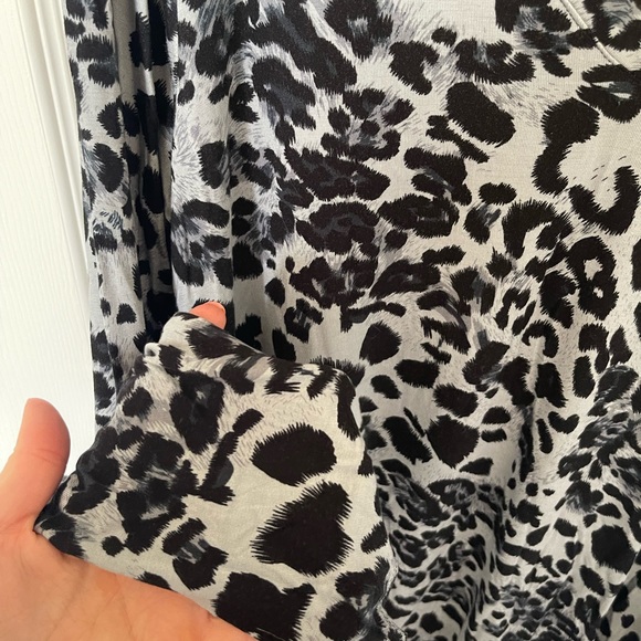 Zenana | Tunic Blouse | Black and White Leopard Print | Size XL - Picture 6 of 9